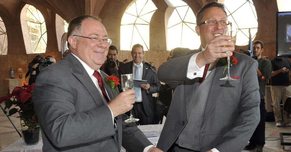 [19dez2012---o-ministro%2520australiano%2520ian%2520hunter%2520e%2520marido%255B4%255D.jpg]