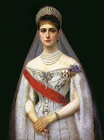 1894_alexandra_russian_court_gownzarina en todo el esplendor de su vestuario de boda,
