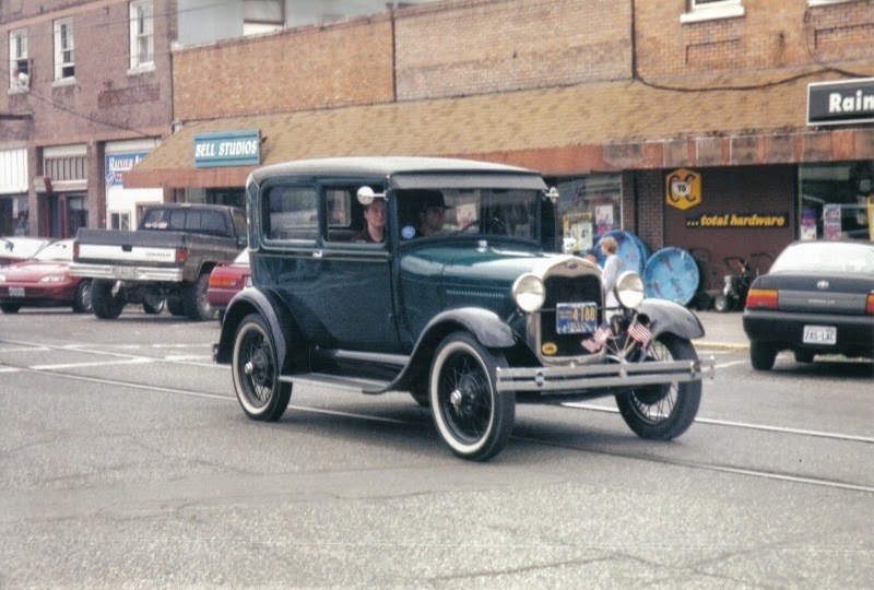 [17-1928-Ford-Model-A-Tudor-Sedan-in-%255B1%255D.jpg]