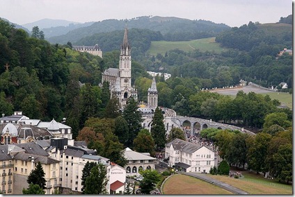 800px-MpaLurdesRosaryBasilica.jpg 800px-MpaLurdesRosaryBasilica.jpg