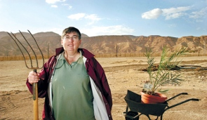 Dr. Elaine Soloway of the Arava Institute for Environmental Studies at Kibbutz Ketura in 2007. Her research is helping prepare for Peak Oil. Photo by: Dan Keinan