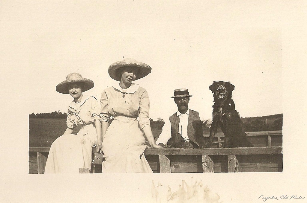 [Postcard%2520Ladies%2520in%2520hats%2520Dog%2520in%2520a%2520muzzle%2520DL%2520Antiques%255B9%255D.jpg]