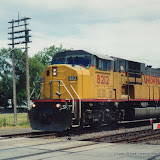 UP_8212_West-bound_Looking-North-on-M-St_BN-tracks-can-be-seen-in-background_NE-Fremont_N-M-St_200blk_1999-08_001.jpg