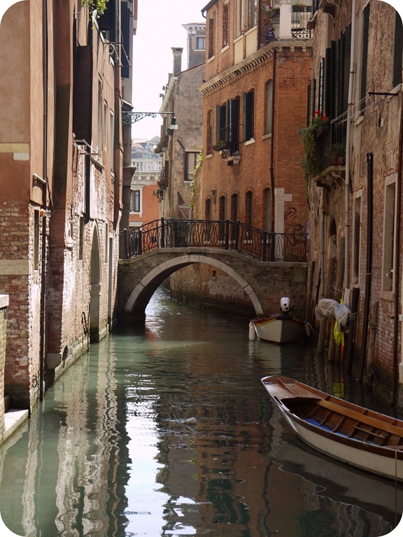 [11.05%2520Venice%2520canal.jpg]