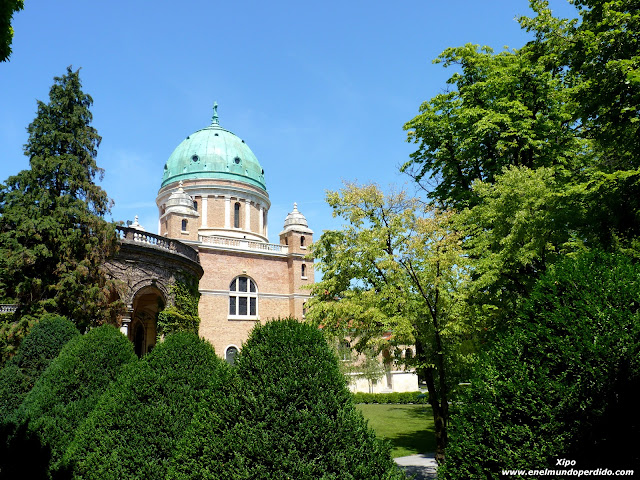 Jardines-cementerio-Mirogoj.JPG
