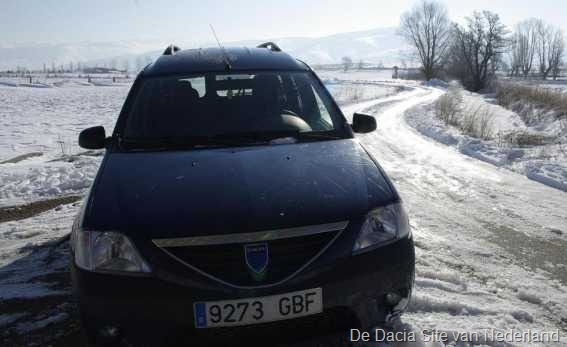 [Dacia%2520in%2520de%2520sneeuw%252002%255B5%255D.jpg]
