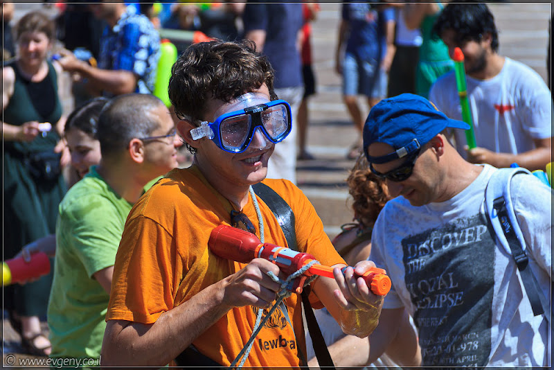 il/Настоящее мочилово в центре Тель Авива (20110701 ta water war 021 6727)