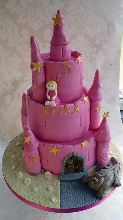 [3-tier-pink-castle-cake%255B5%255D.jpg]
