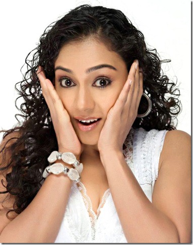 Tamil Actress Rupa Manjari Latest Photo Shoot Pics