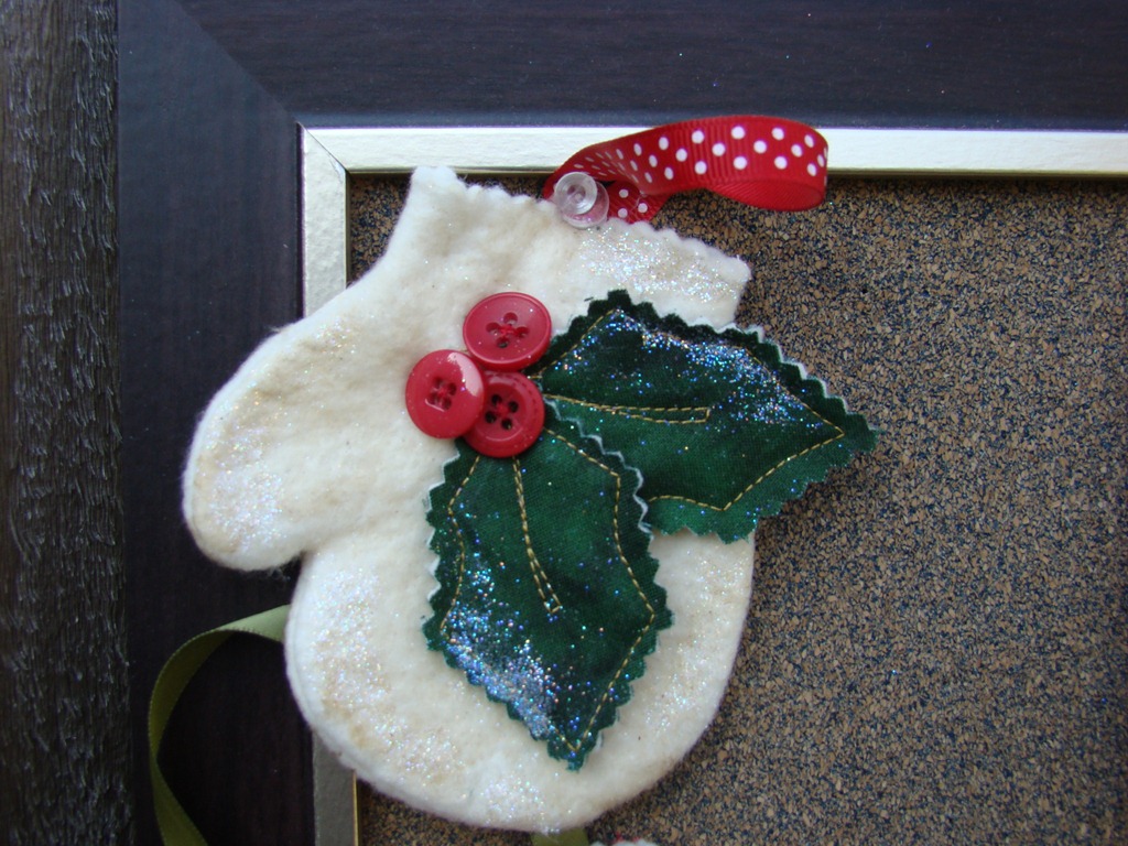 [mitten%2520with%2520holly%255B4%255D.jpg]