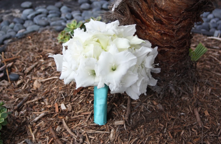 [white-gladiolus-calla-lily-bouquet-k%255B1%255D.jpg]