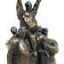 Object: 16548 - Op handen gedragen -  14 cm - € 775,=