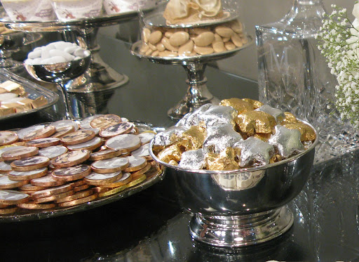Gold and silver chocolate stars from The Madelaine Chocolate Company (http://www.madelainechocolate.com/) sparkled in a silver dish, and half-dollar gold coins from www.GroovyCandies.com were topped with photo labels. Gold and silver chocolate stars from The Madelaine Chocolate Company (http://www.madelainechocolate.com/) sparkled in a silver dish, and half-dollar gold coins from www.GroovyCandies.com were topped with photo labels.