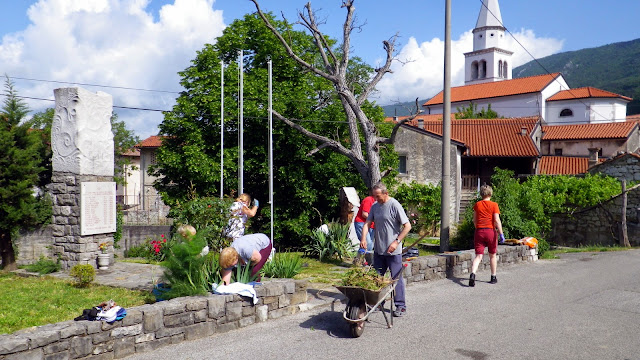 2014-05-Cistilna-akcija-Osek-17.JPG