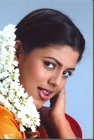 Tamil_actress_Iniya_still
