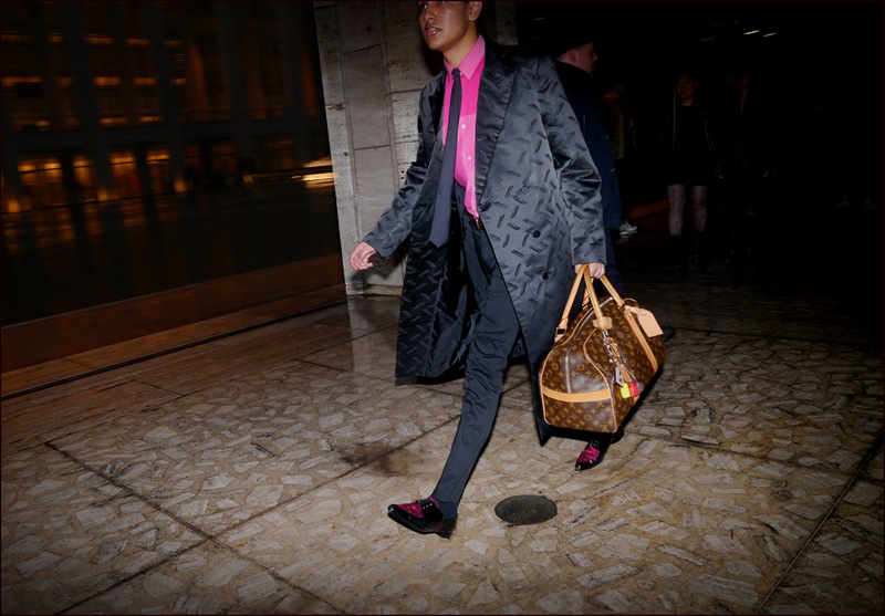 fw 2-2013 slippery when wet 2 black pattern over coat two tone bright pink shirt louis vuitton bag ol