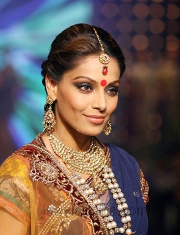 [Bipasha-Basu-Vikram-Phadni%255B4%255D%255B3%255D.jpg]