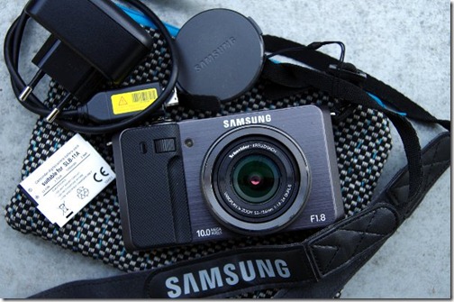 Samsung EX1 mit Zubehör Samsung EX1 mit Zubehör Akku, Objektivdeckel und Ladegerät