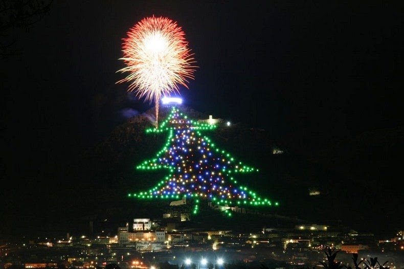 gubbio s enormous christmas tree on mount ingino amusing gubbio s enormous christmas tree on mount ingino amusing