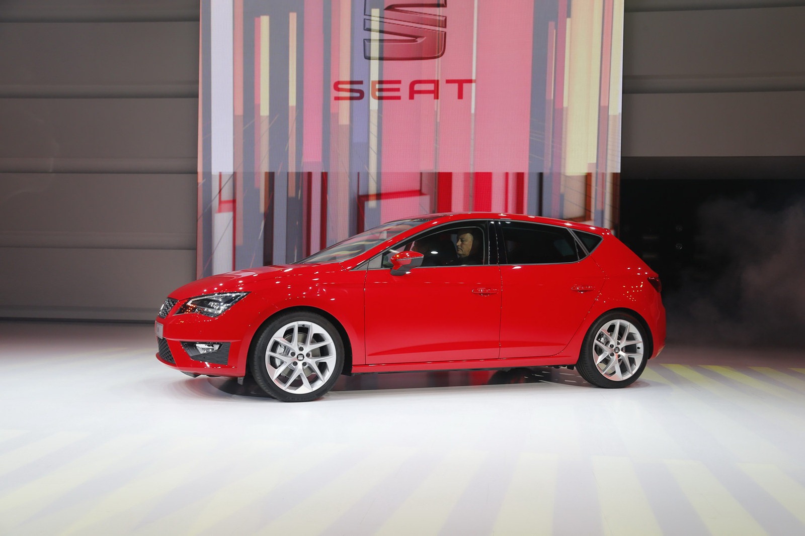 [SEAT-Leon-2013-13%255B2%255D.jpg]