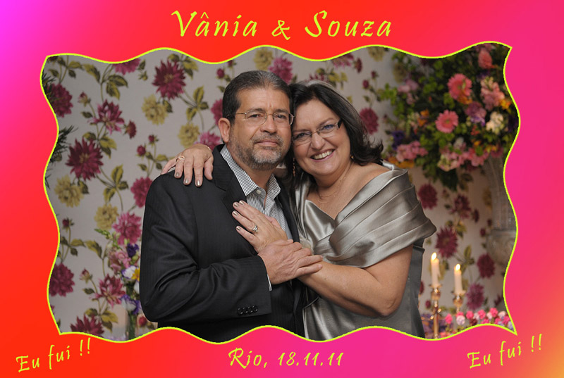Fotos de Vânia e Souza - 18.11.11. Foto numero 01 da Social Click Fotografia Digital, do Rio de Janeiro, RJ, que faz fotos divertidas, fotos malucas, fotos com fantasias, fotos na hora, fotografia maluca, fotografia divertida com molduras personalizadas. Birthday foto expressa jockey salao victoria divertida album de assinatura ao vivo valerio miguel digital gavea fotos divertidas malucas maluca animadas animado noivos fotografo para casamento eventos noivo