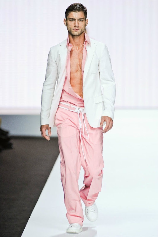 Milan Fashion Week Primavera 2012 - Dirk Bikkembergs (15)
