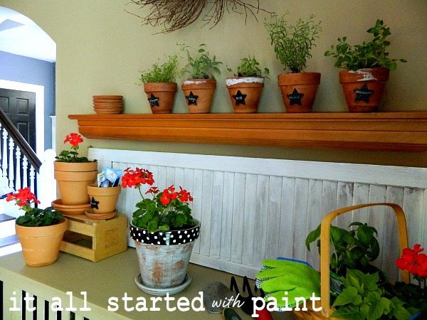 [potting_bench_summer_mantel_staircase_view%255B3%255D.jpg]