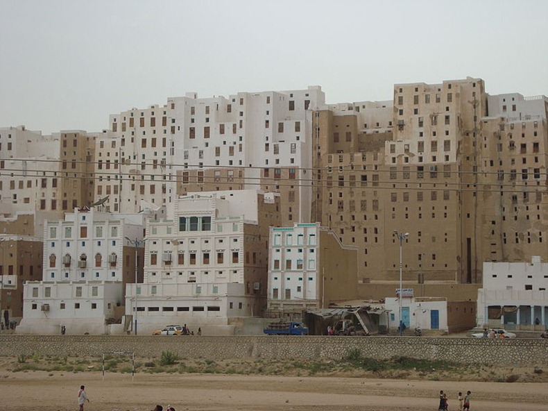 أقدم مدينة لناطحات السحاب في العالم يمنية "صور حديثة" Shibam-2%25255B6%25255D