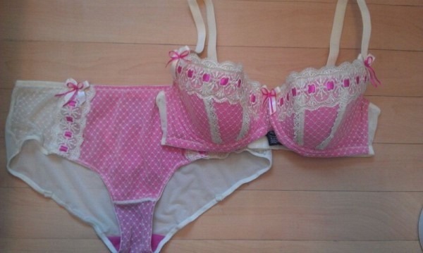 [Curvy%2520Kate%2520Lingerie%2520Review%2520-%2520ONE%2520set%2520%25281%2529%255B2%255D.jpg]