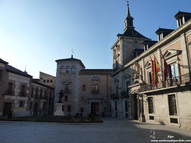 Plaza-de-la-Villa-Madrid.JPG