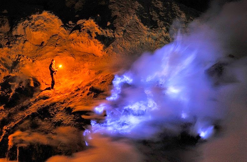 بركان ينفث لهباً أزرق كواه آيجن Kawah-ijen-7%255B8%255D