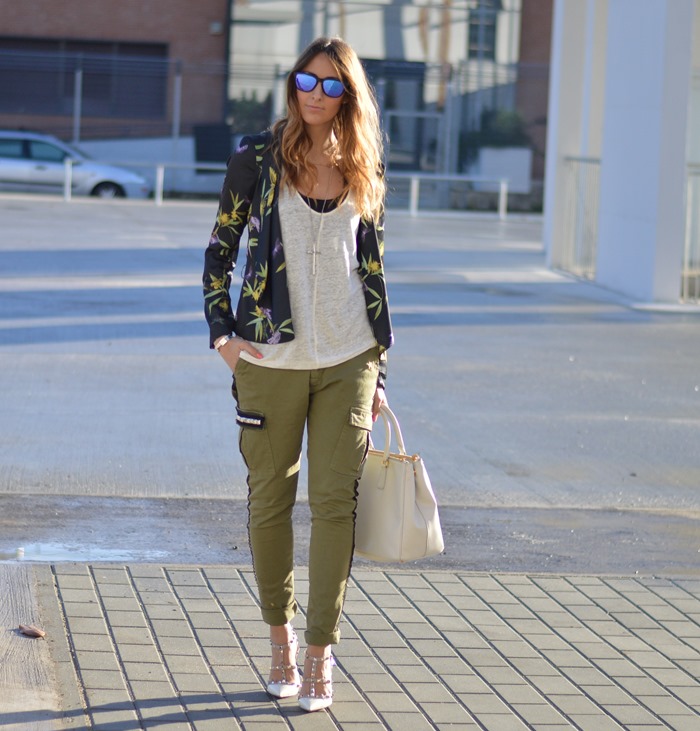 Fashion Blogger Outfit, Kimono Jacket, Army Pants, Prada bag, Mirrored Sunglasses, Street Style