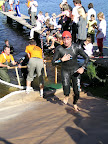 Rüdiger beim Schwimmaustieg des Volkstriathlons