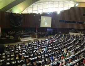 Tugas DPR merancang dan membuat Undang-undang Tugas DPR merancang dan membuat Undang-undang