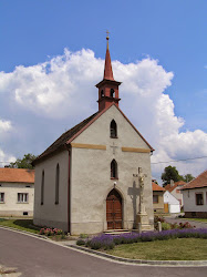 Kapelle Hl. Johannes Nepomuk

Erste Erwähnungen des Ortes datiert man für das Jahr 1349. Der Ort hat 161 Einwohner und 589 ha.