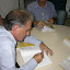 Lançamento do livro Tópicos da Mecânica Quântica de de Broglie-Bohm, por ocasião da II Semana de Física - Prof. José Maria Filardo Bassalo, no prédio do Curso de Engenharia Civil do Grupo Educacional Ideal, em 10 de setembro de 2003. Bassalo autografando exemplares do livro.