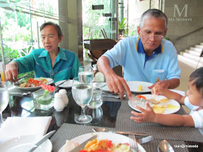 พู่กันฉลองวันเกิดยาย ตา