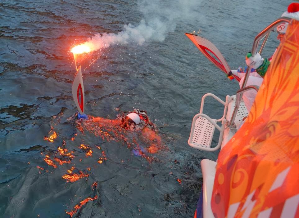 [1385432479_russia_sochi_torch_relay.jpeg-03b0b%255B4%255D.jpg]