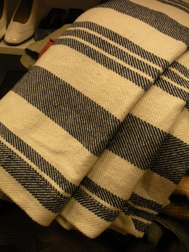 This fabric would be perfect in an outdoor setting as a throw or table cloth.
