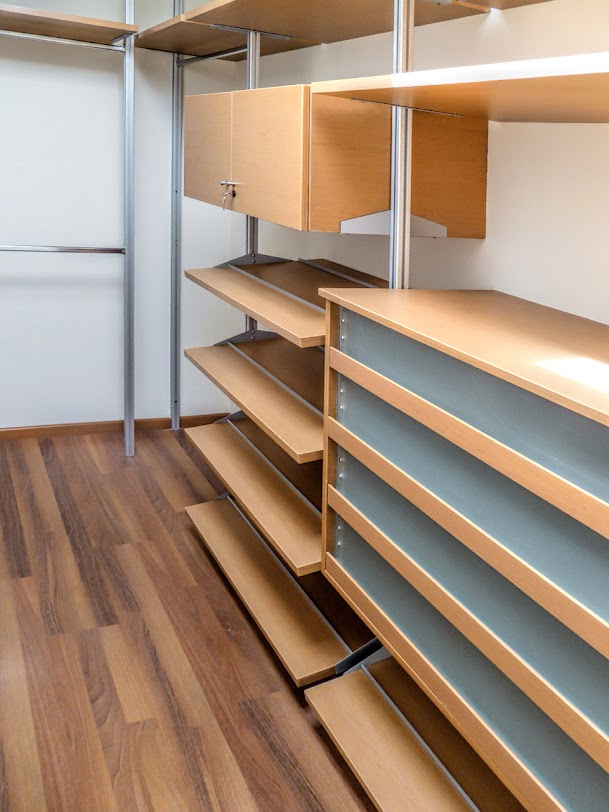Vestidor Modular Status melamina color arce cajoneras con cristal