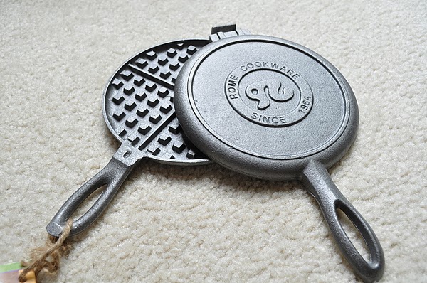 為了防銹,全新的Waffle Iron,出廠時表面會有一層蠟 為了防銹,全新的Waffle Iron,出廠時表面會有一層蠟