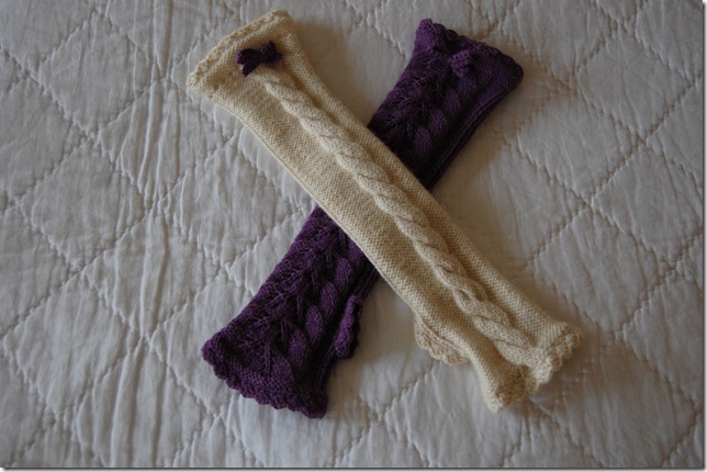 VIVE MARIAS AND SNOW QUEEN WRISTWARMERS