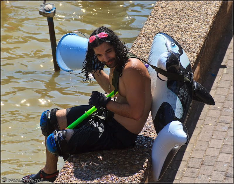 il/Настоящее мочилово в центре Тель Авива (20110701 ta water war 053 6801)
