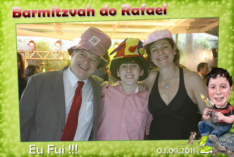 Fotos de Rafael - 03.09.11. Foto numero 030 da Social Click Fotografia Digital, do Rio de Janeiro, RJ, que faz fotos divertidas, fotos malucas, fotos com fantasias, fotos na hora, fotografia maluca, fotografia divertida com molduras personalizadas. foto maluca victor miguel brindes de casamento brinde ari para album assinatura ao vivo camarim aniversario fotos divertidas malucas animadas animado fotografos 15 anos festa casamentos fotógrafo animada