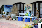Alejandrina del Villar, estudio de paisajismo de Argentina, desarrolló la terraza de la piscina, con pinturas y esculturas marinas de Lily Perkins. Gentileza: Casacor.
