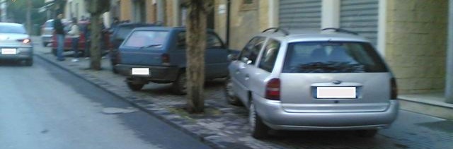 [Valguarnera%2520sosta%2520selvaggia%2520in%2520via%2520Sant%2527Elena%255B5%255D.jpg]