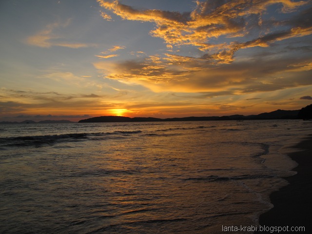 [Ao%2520Nang%2520Deserted%2520Beach%2520Sunset%255B5%255D.jpg]