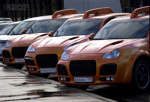 Taxi in Dubai: MW 745, Mercedes-Benz 600, Mercedes-Benz E240 Wagon, Porsche Cayenne, Porsche GTS, Toyota RAV4, Lamborghini