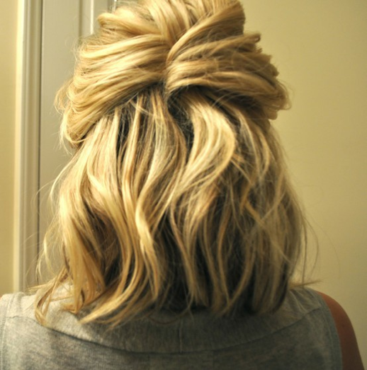 [HAIRINSPIRATIONBUNSTOPKNOTSBRAIDSMESSYTOUSLEDPONYTAILSWRAPOMBREBACKSTAGEHAIRRUNWAYIDEASTHESMALLTHINGSBLOGTUTORIAL7%255B3%255D.png]