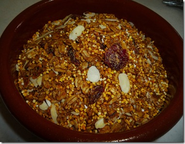 3.- Mi granola tiene ajonjolí amaranto y almendras fileteadas 3.- Mi granola tiene ajonjolí amaranto y almendras fileteadas